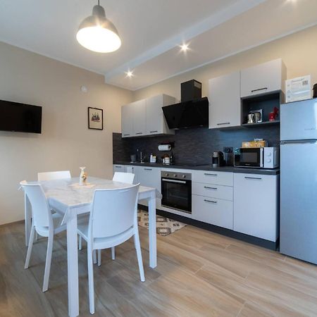 Casa Rubbo - Appartamento 'Como' Nelle Langhe ألبا المظهر الخارجي الصورة